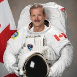 Commander Hadfield announces retirement