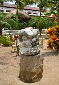 garden-snakestatue